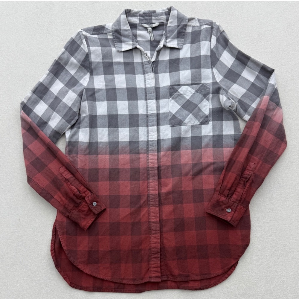 BKE Buckle Boyfriend Plaid Flannel Shirt Womens S Small Gray Red Ombre Long
